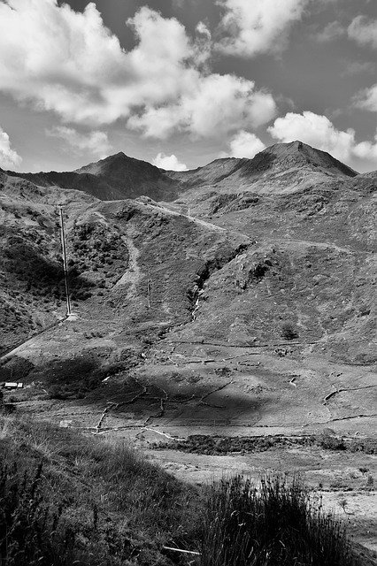 ดาวน์โหลดฟรี Black White Moody Sky Clouds - ภาพถ่ายหรือรูปภาพฟรีที่จะแก้ไขด้วยโปรแกรมแก้ไขรูปภาพออนไลน์ GIMP