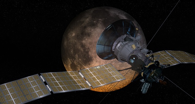 無料でダウンロードできるBlood Moon Satellite Space Travelの無料イラストをGIMPオンライン画像エディタで編集