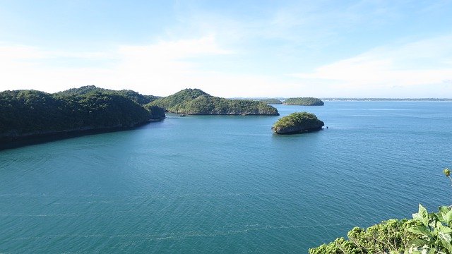 Descarga gratuita Blue Sea Islands Landscape: foto o imagen gratuita para editar con el editor de imágenes en línea GIMP