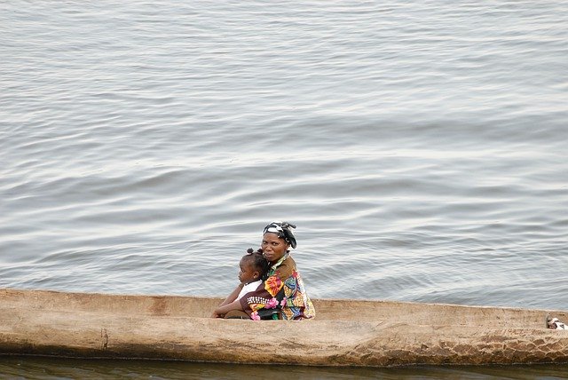 تنزيل مجاني لـ Boat Africa Water - صورة مجانية أو صورة ليتم تحريرها باستخدام محرر الصور عبر الإنترنت GIMP