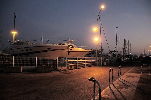 Téléchargement gratuit de Boat Azur Holiday - photo ou image gratuite à éditer avec l'éditeur d'images en ligne GIMP