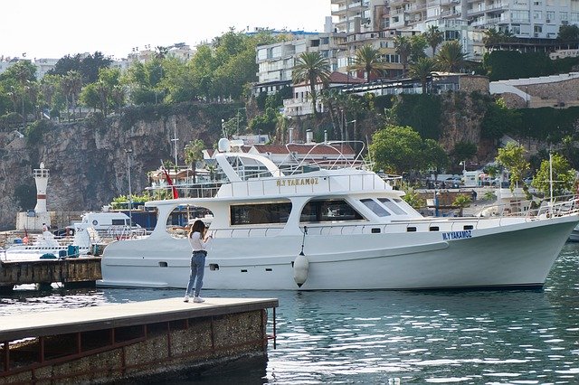 Bezpłatne pobieranie Boat Beach Boots - bezpłatne zdjęcie lub obraz do edycji za pomocą internetowego edytora obrazów GIMP