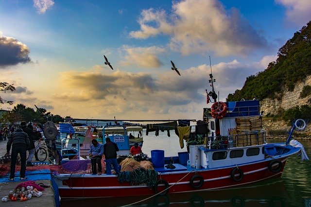 Libreng download Boat Cloud Marine - libreng larawan o larawan na ie-edit gamit ang GIMP online na editor ng imahe