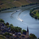 Boat gliding on the river  screen for extension Chrome web store in OffiDocs Chromium