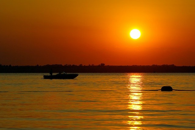 Descarga gratuita Boating Canton Lake At Sunset - foto o imagen gratuita para editar con el editor de imágenes en línea GIMP