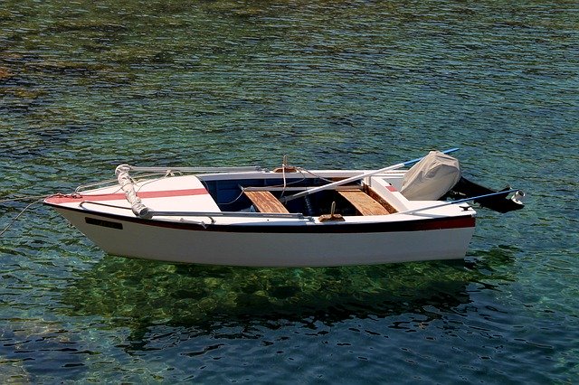 Muat turun percuma Boat Powerboat Water - foto atau gambar percuma untuk diedit dengan editor imej dalam talian GIMP