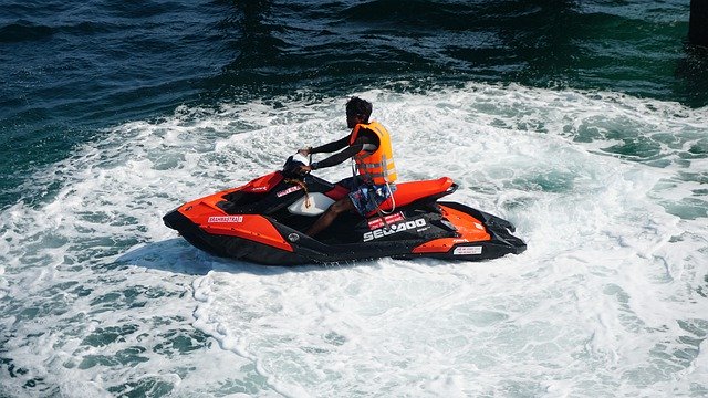 Unduh gratis Boat Rider Sea - foto atau gambar gratis untuk diedit dengan editor gambar online GIMP