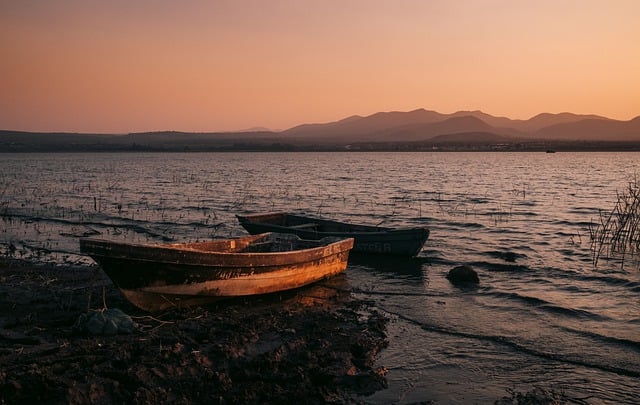 Scarica gratuitamente l'immagine gratuita di barche da pesca nel molo scuro del Messico da modificare con l'editor di immagini online gratuito GIMP