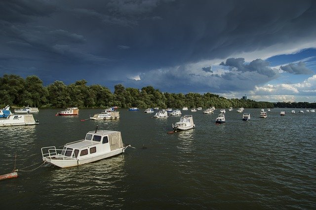 Download gratuito di Boats River Boat: foto o immagine gratuita da modificare con l'editor di immagini online GIMP