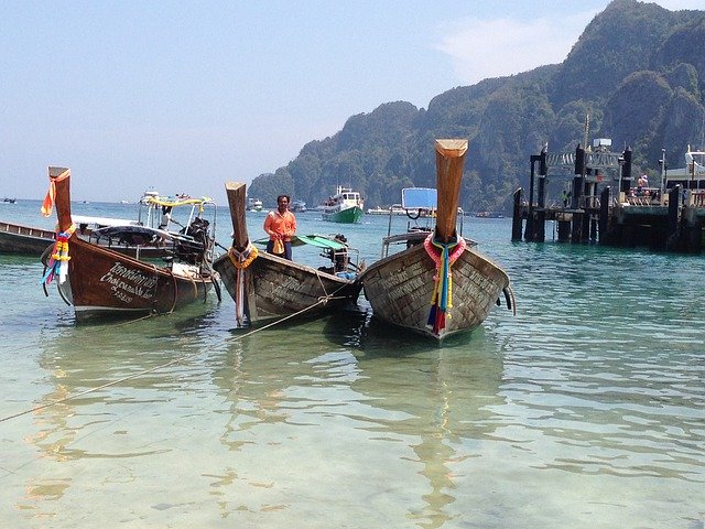 Unduh gratis Boats Thailand Blue - foto atau gambar gratis untuk diedit dengan editor gambar online GIMP