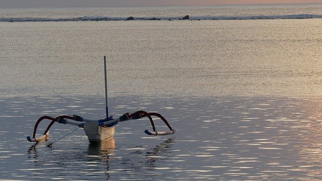 Bezpłatne pobieranie Boat Sunrise Bali - bezpłatne zdjęcie lub obraz do edycji za pomocą internetowego edytora obrazów GIMP