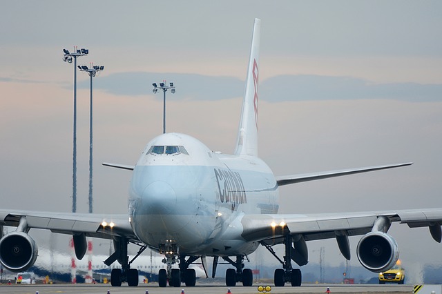 Free download boeing 747 aircraft airport flying free picture to be edited with GIMP free online image editor