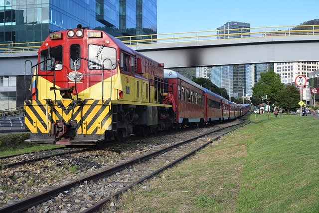 Безкоштовно завантажте Bogotá Train Of The Savanna Bogota - безкоштовну фотографію або малюнок для редагування за допомогою онлайн-редактора зображень GIMP