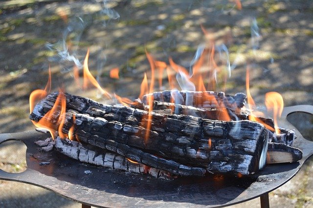 تنزيل Bonfire Fire Glows مجانًا - صورة مجانية أو صورة يتم تحريرها باستخدام محرر الصور عبر الإنترنت GIMP