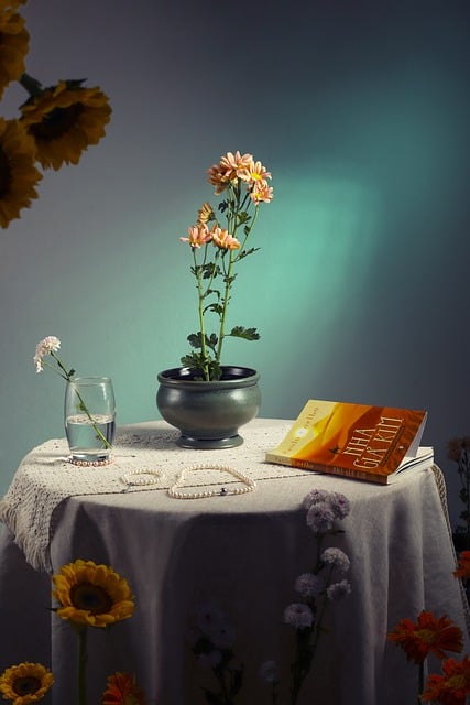 Baixe gratuitamente o livro de decoração de vaso de flores, imagem gratuita para ser editada com o editor de imagens on-line gratuito do GIMP