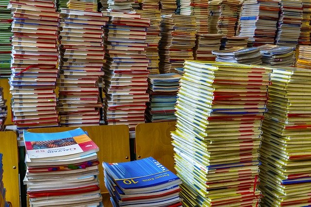 Free download books book stack books pile free picture to be edited with GIMP free online image editor