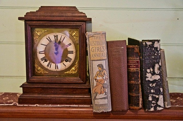 Gratis download Books Clock Antique - gratis foto of afbeelding om te bewerken met GIMP online afbeeldingseditor