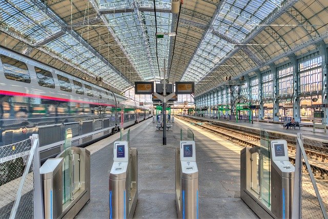 Libreng pag-download ng Bordeaux Station Train - libreng larawan o larawan na ie-edit gamit ang GIMP online image editor