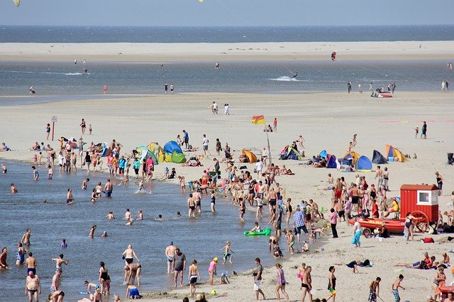 Descărcare gratuită Borkum Beach Life Badekarren - fotografie sau imagini gratuite pentru a fi editate cu editorul de imagini online GIMP