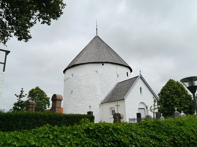 Kostenloser Download Bornholm Round Church White - kostenloses Foto oder Bild zur Bearbeitung mit GIMP Online-Bildbearbeitung