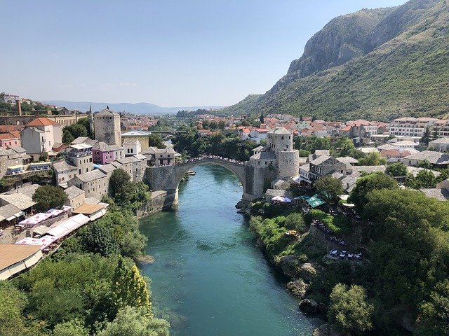 Téléchargement gratuit de Bosnia Show - photo ou image gratuite à éditer avec l'éditeur d'images en ligne GIMP