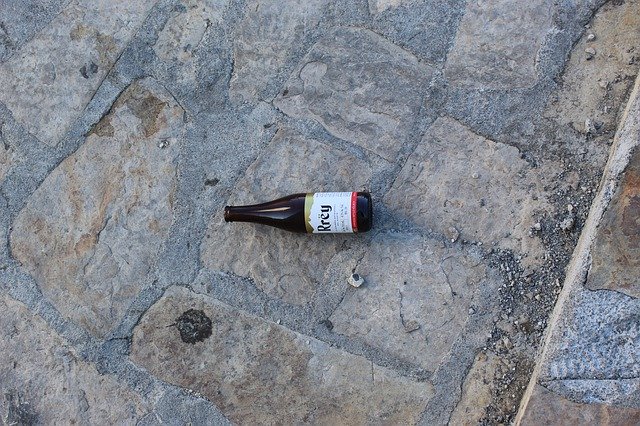 ດາວໂຫລດຟຣີ Bottle Beer Wine - ຮູບພາບຫຼືຮູບພາບທີ່ບໍ່ເສຍຄ່າເພື່ອແກ້ໄຂດ້ວຍຕົວແກ້ໄຂຮູບພາບອອນໄລນ໌ GIMP