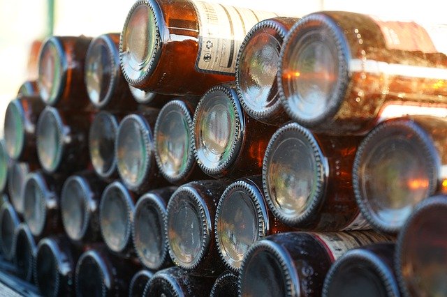 دانلود رایگان Bottles Beer Alcoholic - عکس یا تصویر رایگان قابل ویرایش با ویرایشگر تصویر آنلاین GIMP