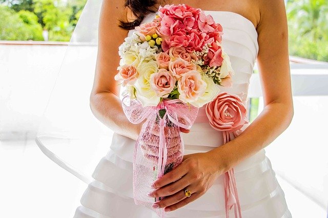 Bezpłatne pobieranie Bouquet Bride Pink - darmowe zdjęcie lub obraz do edycji za pomocą internetowego edytora obrazów GIMP