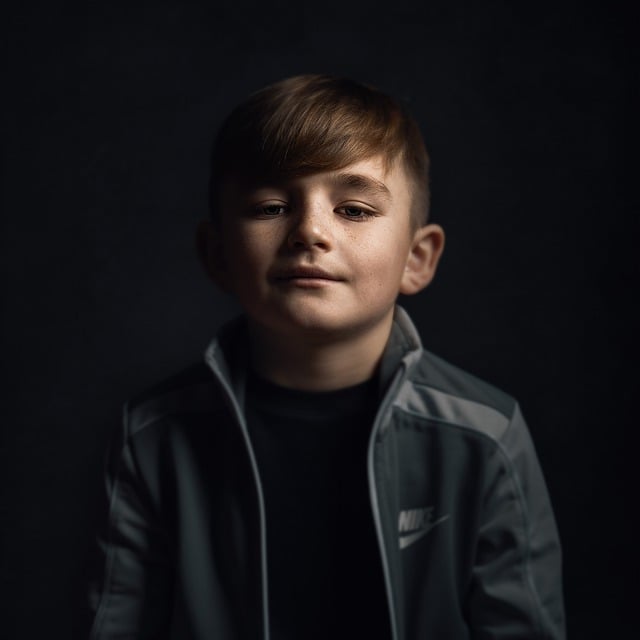Gratis download jongen kind glimlach donker portret gratis foto om te bewerken met GIMP gratis online afbeeldingseditor