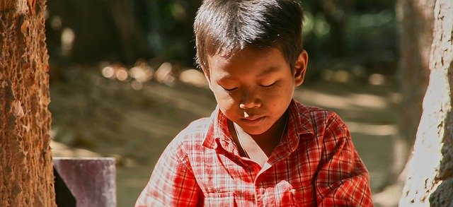 Bezpłatne pobieranie Boy Eyes Closed Meditation - darmowe zdjęcie lub obraz do edycji za pomocą internetowego edytora obrazów GIMP