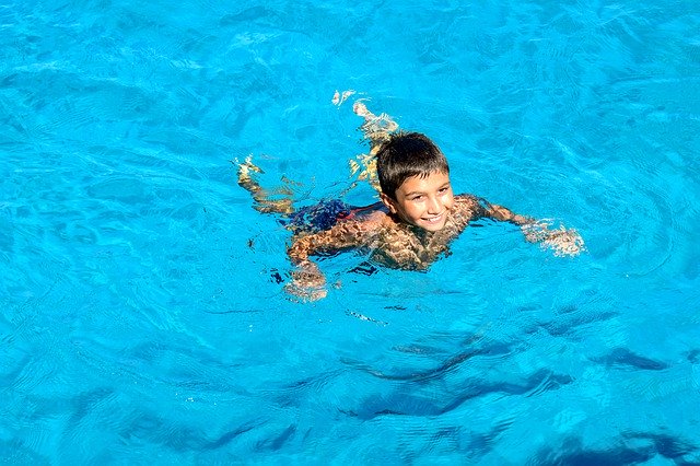 Boy Swimming Sea 무료 다운로드 - 무료 사진 또는 GIMP 온라인 이미지 편집기로 편집할 사진