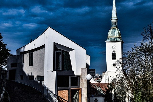 Bratislava Old Modern'i ücretsiz indirin - GIMP çevrimiçi resim düzenleyiciyle düzenlenecek ücretsiz fotoğraf veya resim