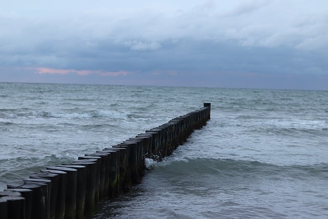 Free download breakwater sea wave horizon nature free picture to be edited with GIMP free online image editor