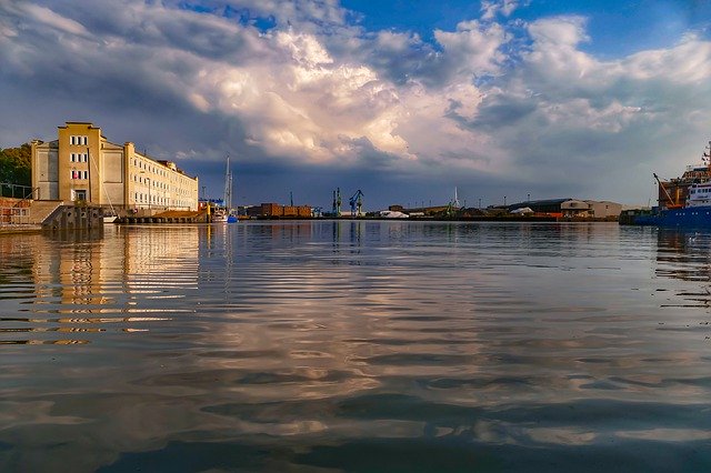 Unduh gratis Bremerhaven Clouds Water - foto atau gambar gratis untuk diedit dengan editor gambar online GIMP