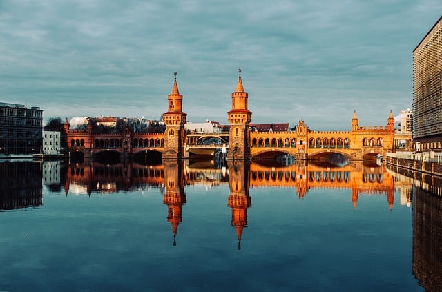 تنزيل مجاني لصورة جسر برلين للهندسة المعمارية ليتم تحريرها باستخدام محرر الصور المجاني على الإنترنت من GIMP