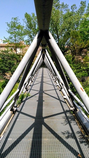 Descărcare gratuită Bridge Iron Tube - fotografie sau imagini gratuite pentru a fi editate cu editorul de imagini online GIMP