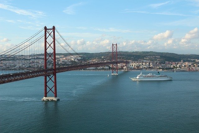 Unduh gratis Bridge Portugal Lisbon - foto atau gambar gratis untuk diedit dengan editor gambar online GIMP