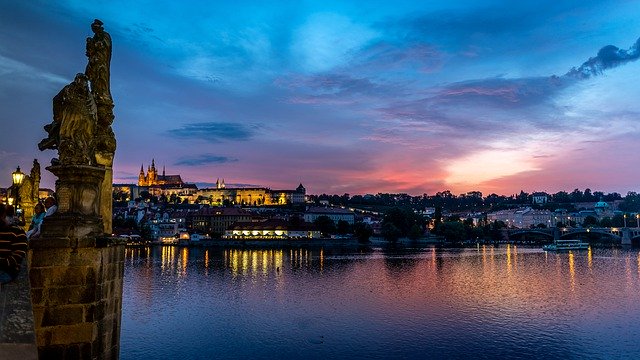 Unduh gratis Bridge Prague Charles - foto atau gambar gratis untuk diedit dengan editor gambar online GIMP