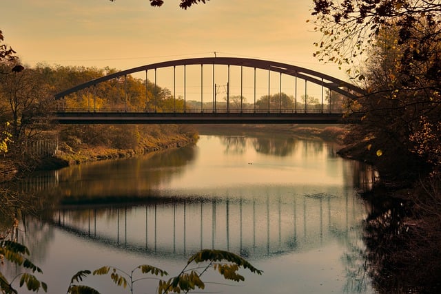 Téléchargement gratuit d'une image gratuite du canal du pont ferroviaire du pont à modifier avec l'éditeur d'images en ligne gratuit GIMP