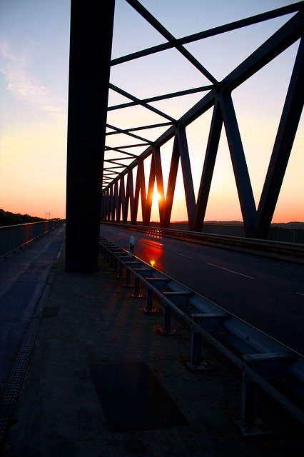 Gratis download Bridge Sunset Abendstimmung Road - gratis foto of afbeelding om te bewerken met de online GIMP-afbeeldingseditor