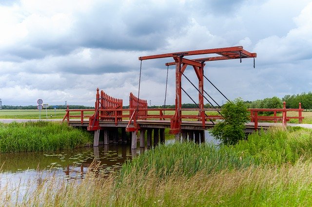 Unduh gratis Bridge Water Landmark - foto atau gambar gratis untuk diedit dengan editor gambar online GIMP