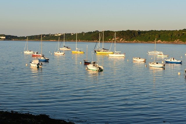 Scarica gratuitamente Brittany Coast Sailing Boats: foto o immagini gratuite da modificare con l'editor di immagini online GIMP