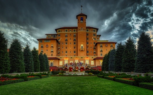 Bezpłatne pobieranie Broadmoor Hotel Colorado Springs - bezpłatne zdjęcie lub obraz do edycji za pomocą internetowego edytora obrazów GIMP