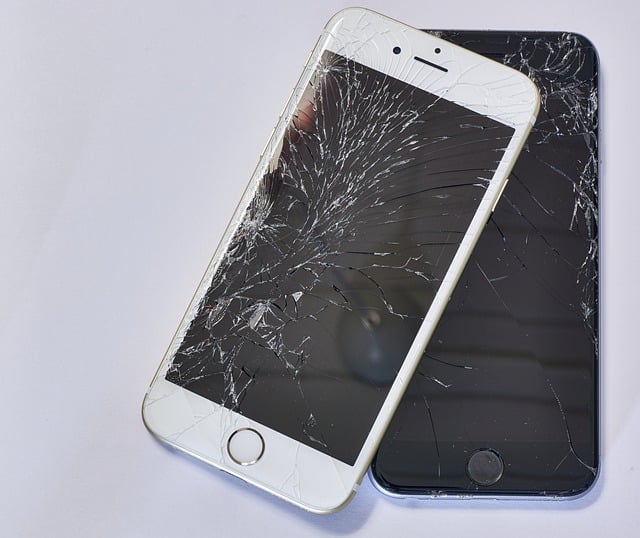Free download broken smartphone mobile phone free picture to be edited with GIMP free online image editor