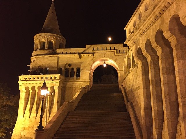 Muat turun percuma Budapest Hungary Night - foto atau gambar percuma untuk diedit dengan editor imej dalam talian GIMP