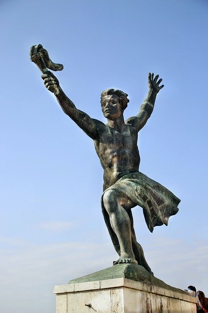 ดาวน์โหลดฟรี Budapest Statue Gellért Hill - ภาพถ่ายหรือรูปภาพฟรีที่จะแก้ไขด้วยโปรแกรมแก้ไขรูปภาพออนไลน์ GIMP