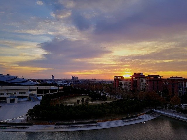 ดาวน์โหลดฟรี Building At Dusk - ภาพถ่ายหรือรูปภาพฟรีที่จะแก้ไขด้วยโปรแกรมแก้ไขรูปภาพออนไลน์ GIMP