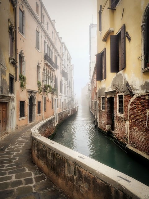 Descarga gratuita de la imagen gratuita del canal de niebla del edificio Venecia Italia para editar con el editor de imágenes en línea gratuito GIMP