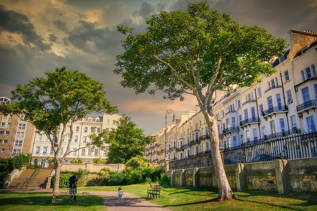 הורדה חינם בניינים פארק נתיב עיר עצים תמונה בחינם לעריכה עם עורך תמונות מקוון חינמי של GIMP