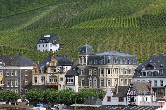 Unduh gratis Building Vineyard Mosel - foto atau gambar gratis untuk diedit dengan editor gambar online GIMP